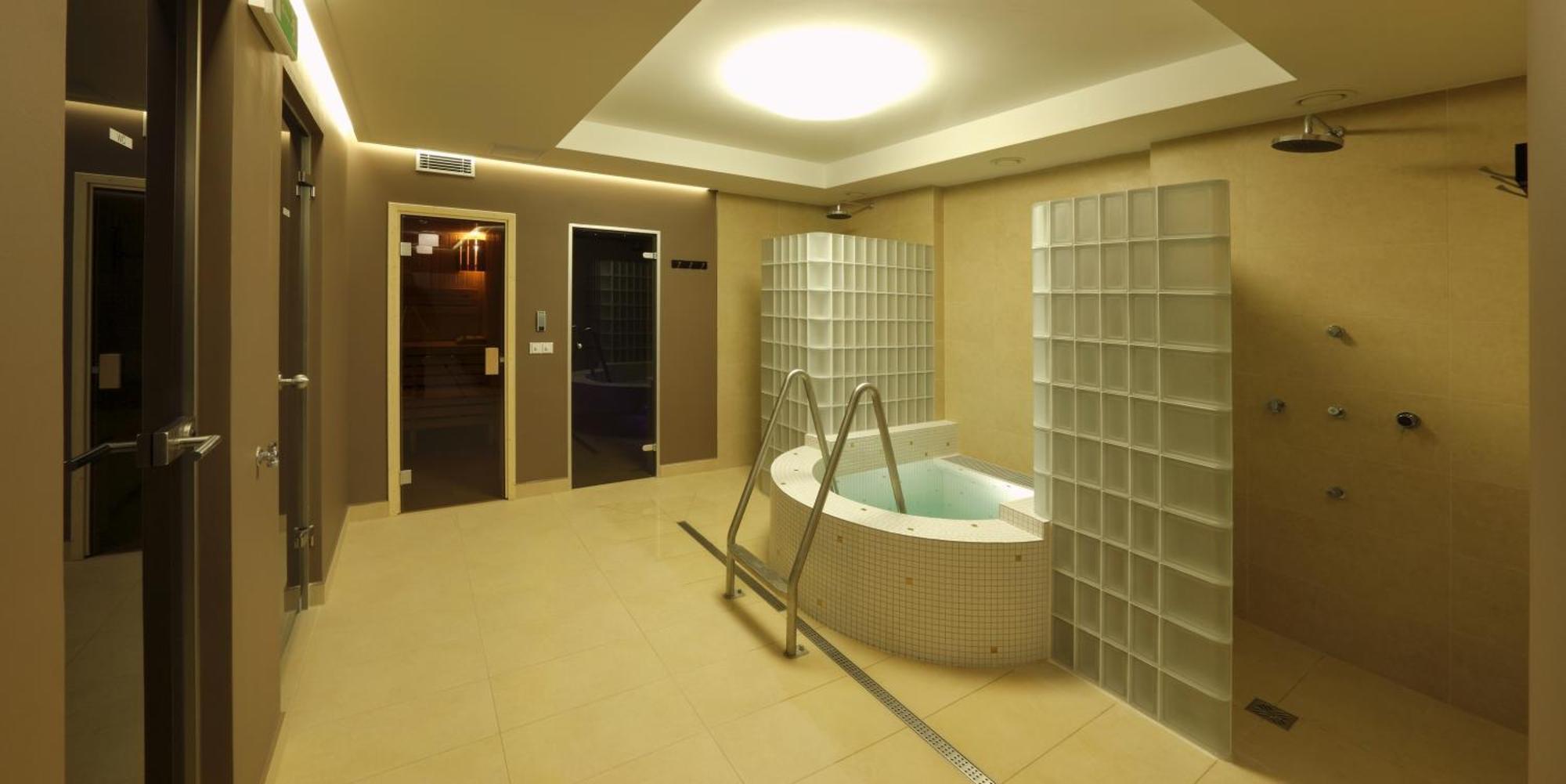 Esmarin Wellness Hotel Mníšek pod Brdy エクステリア 写真