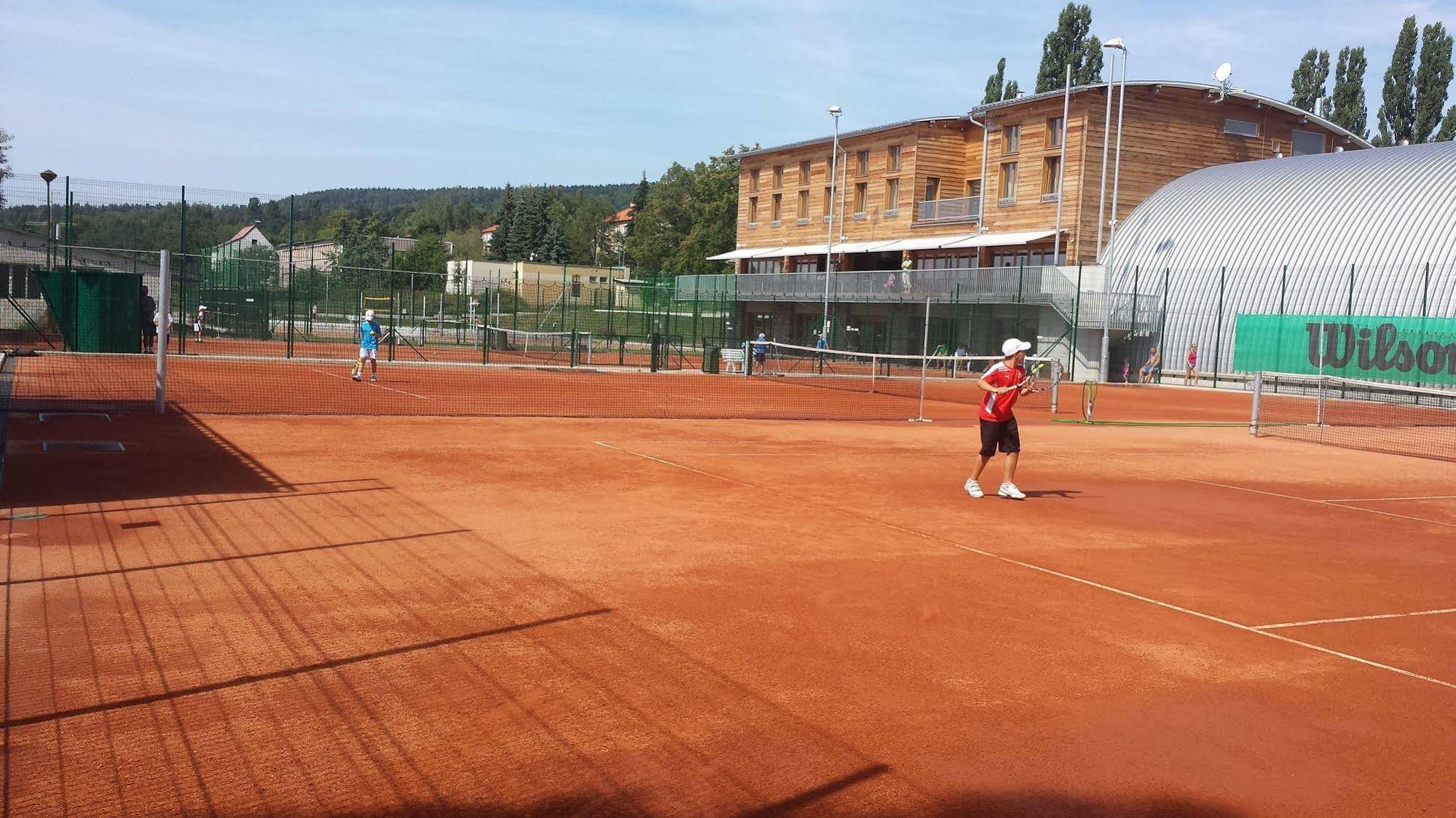 Esmarin Wellness Hotel Mníšek pod Brdy エクステリア 写真